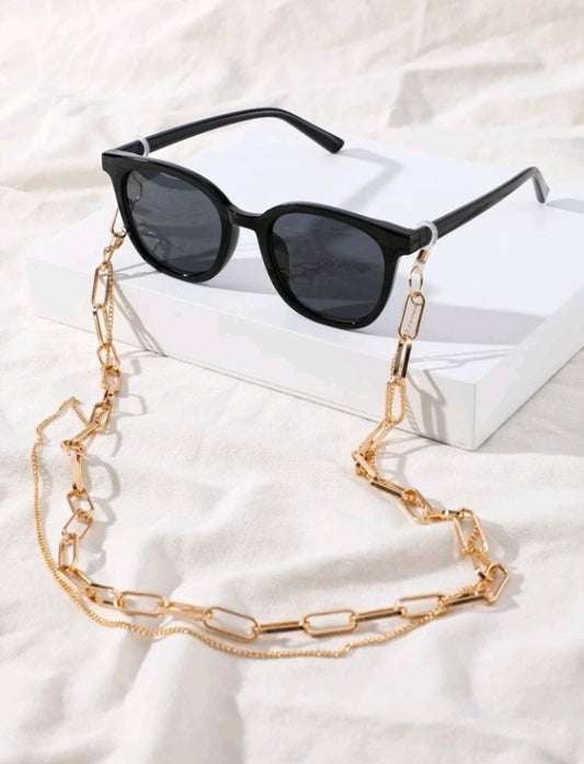 Statement sunnies with chain