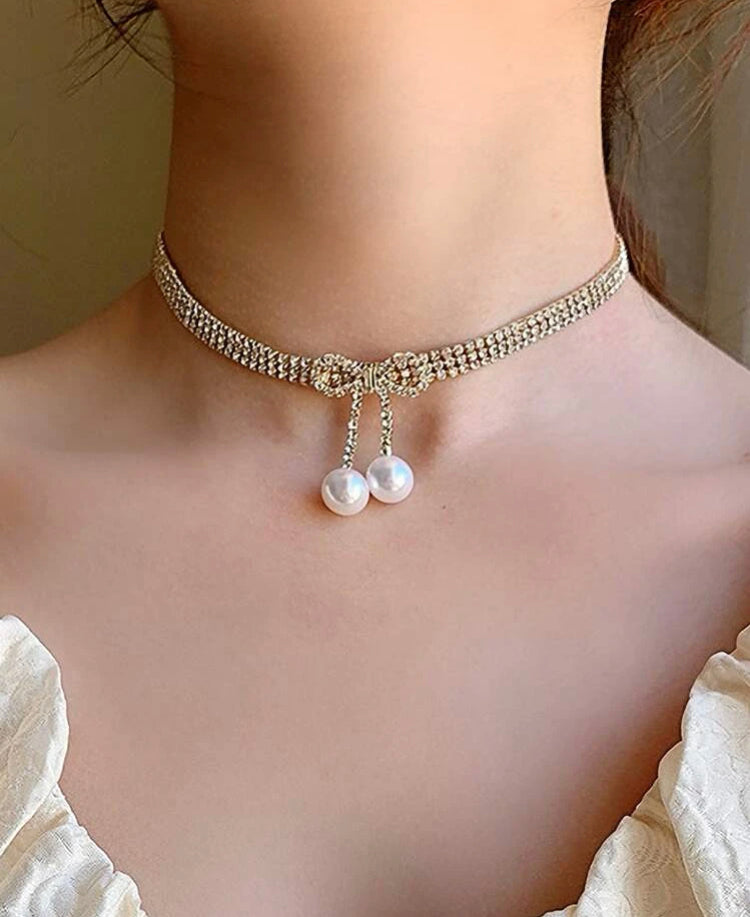 Rhinestone bow knot choker