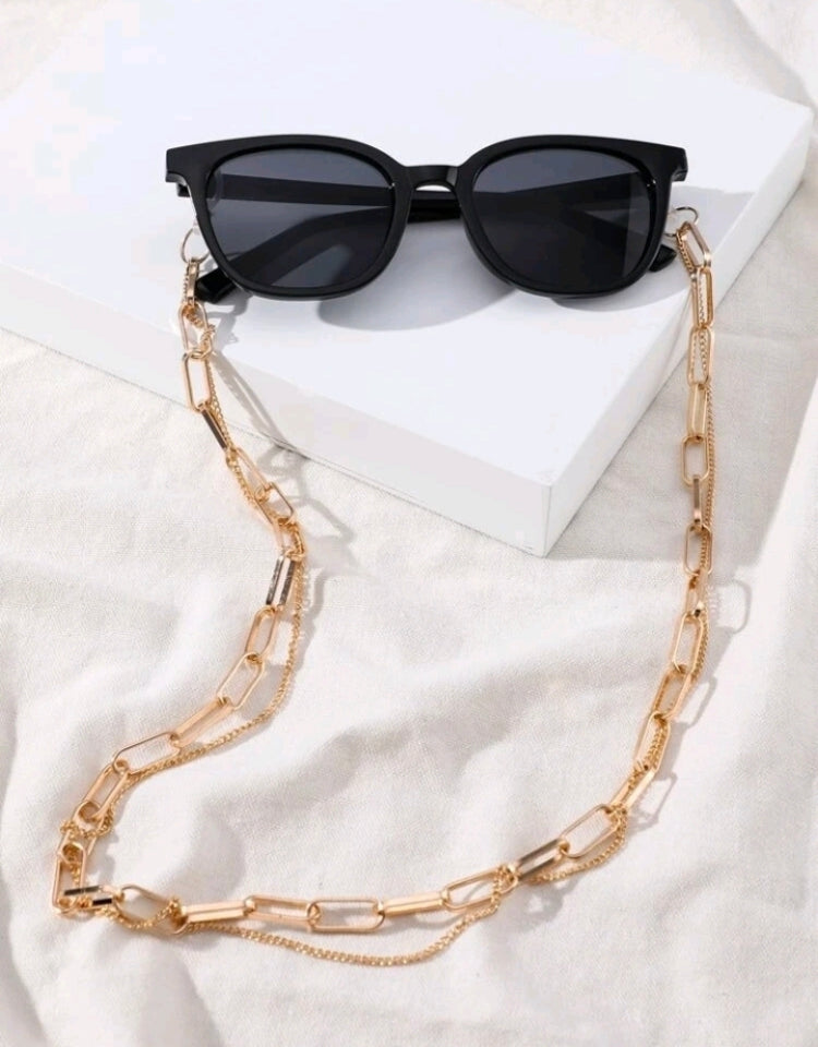 Statement sunnies with chain