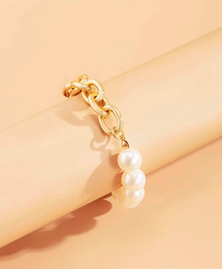 Peretti pearls and hardware bracelet