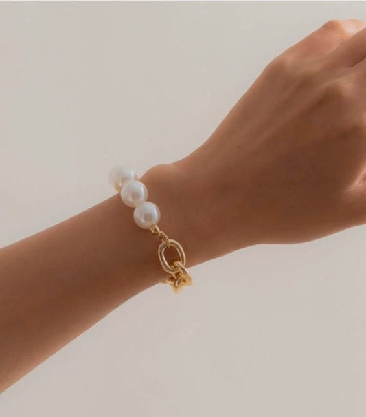 Peretti pearls and hardware bracelet