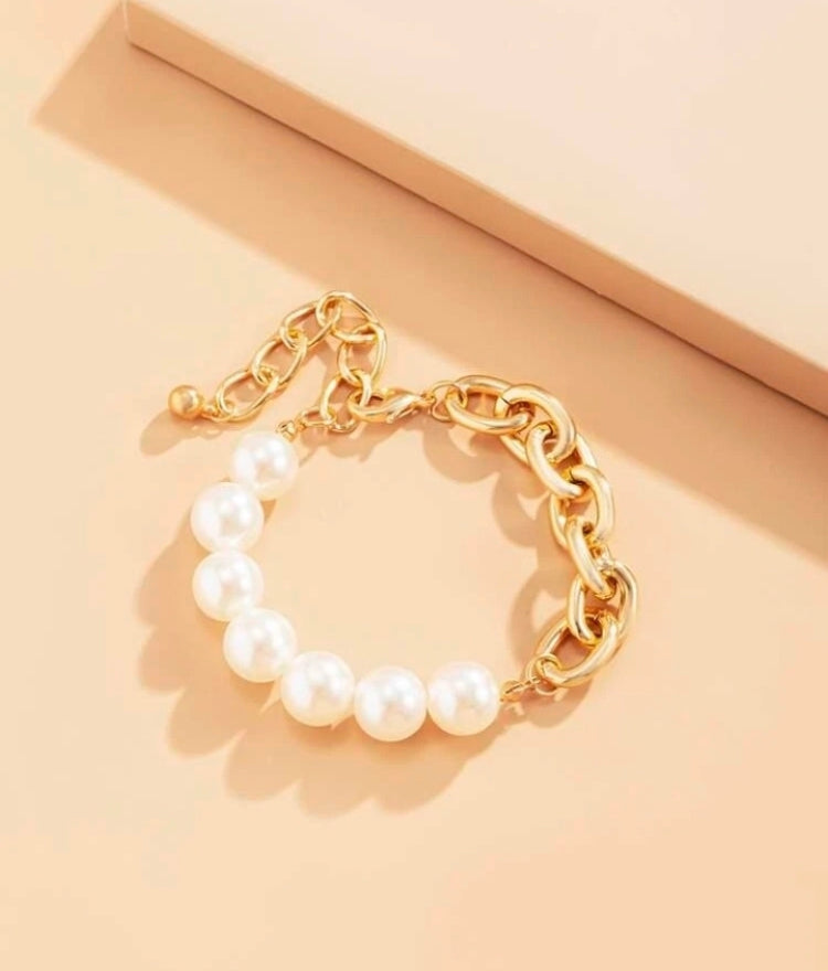 Peretti pearls and hardware bracelet